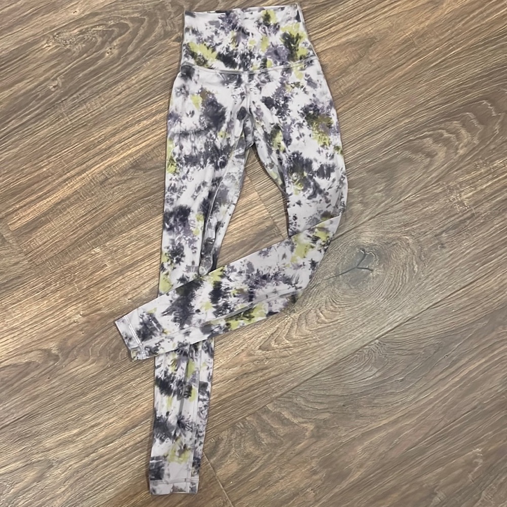 Lululemon size 0 27-28” Radial Tie dye maybe gray legging